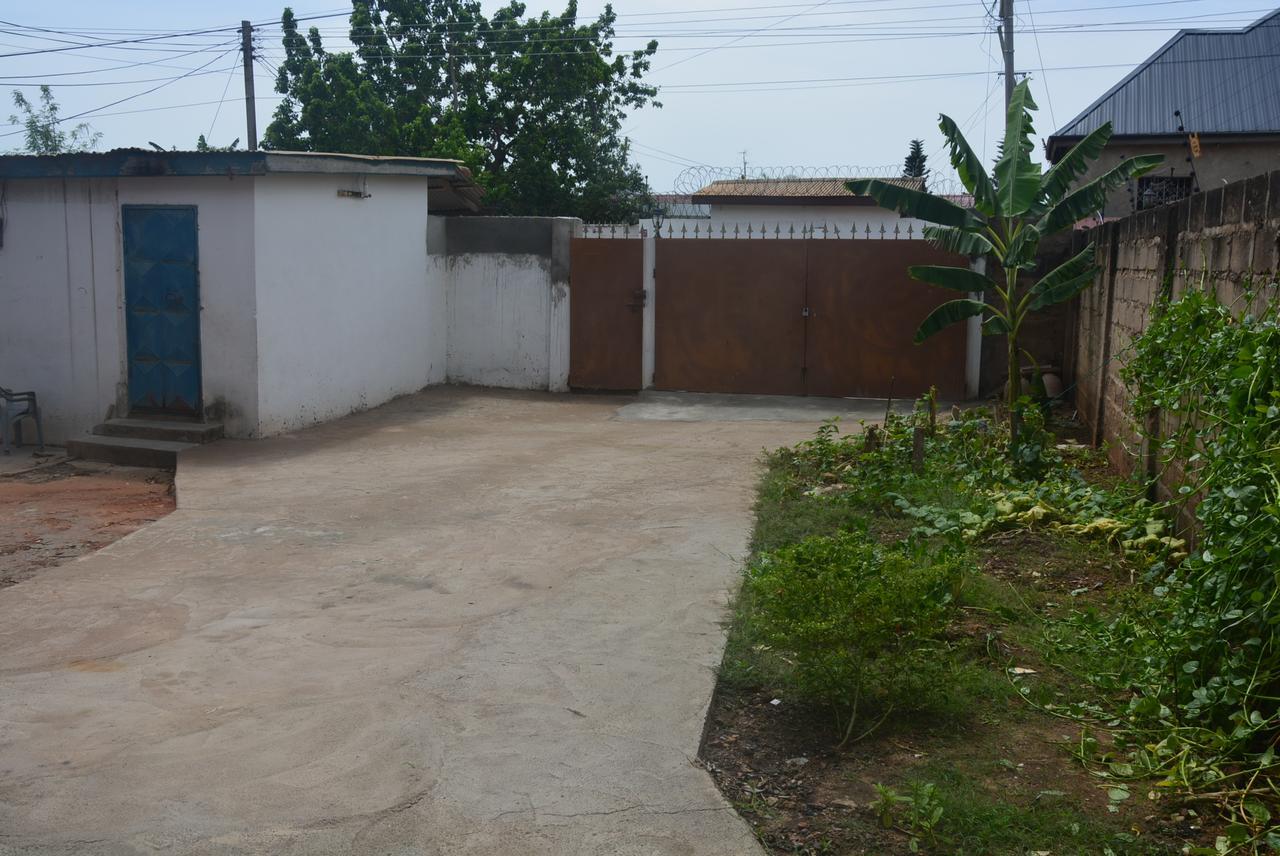 The Accra Backpackers Hostel Dış mekan fotoğraf